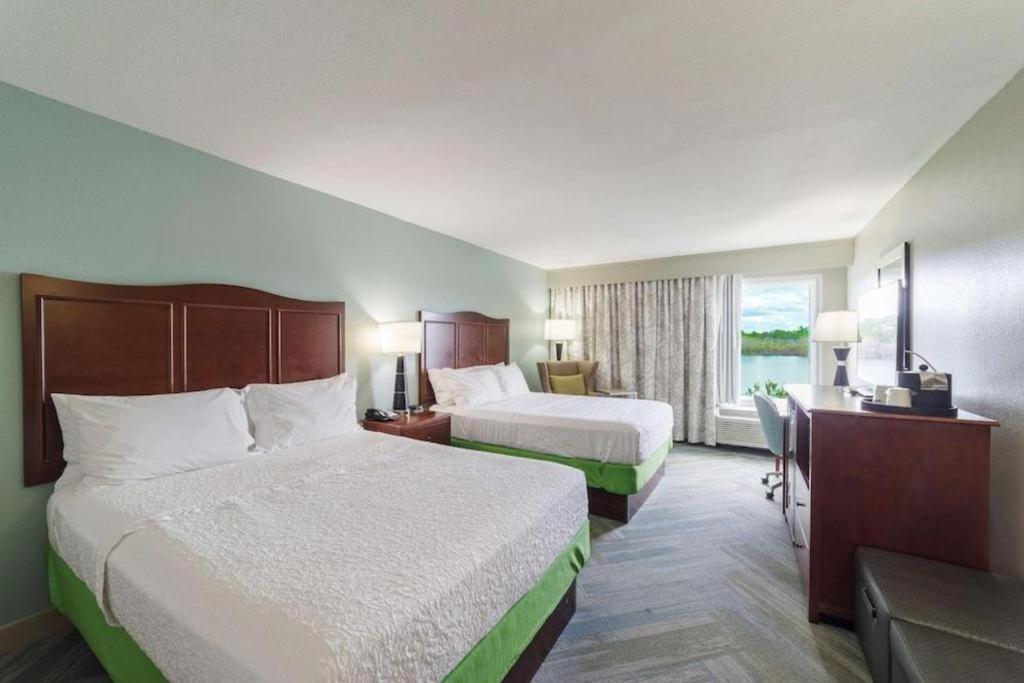 Holiday Inn Express Hotel & Suites Port Charlotte Exterior photo
